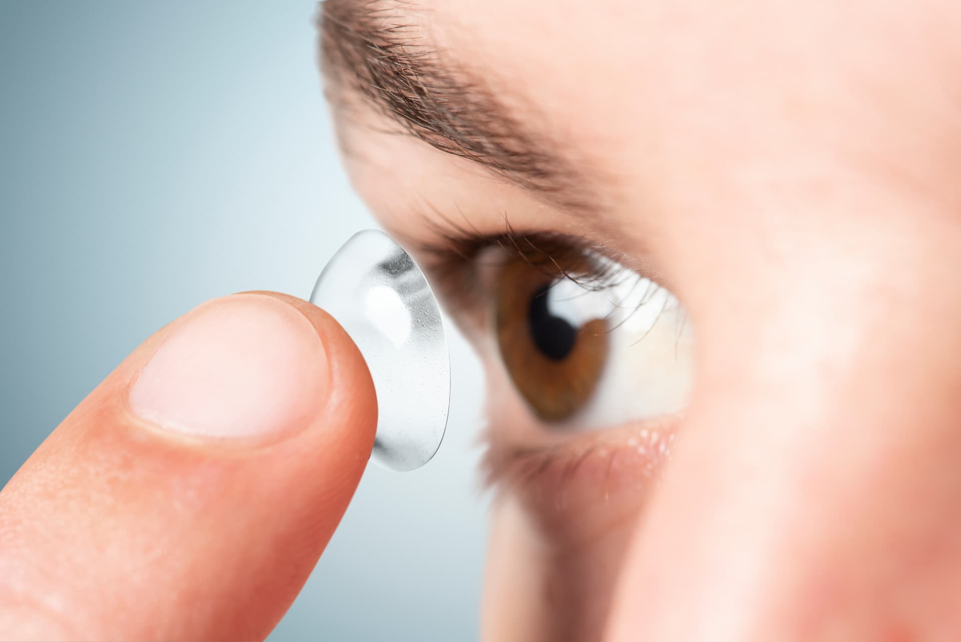 Optometristas garantem segurança das lentes de contato